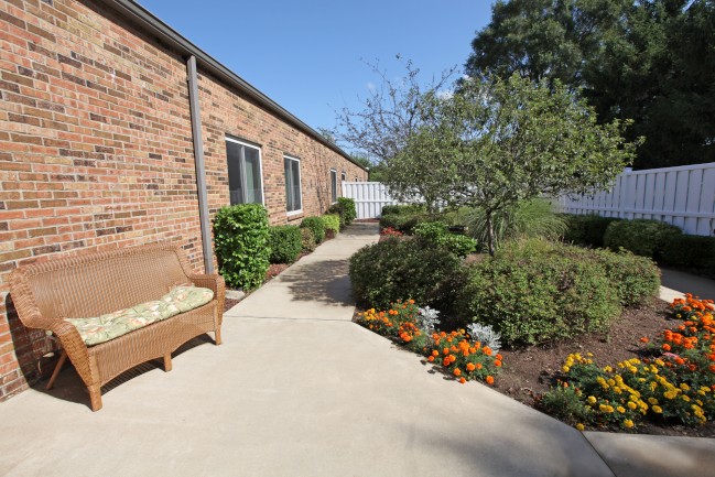 The Laurels of Coldwater: Courtyard